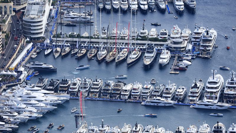 Dans un contexte de crise mondiale, les superyachts se vendent plus que jamais. Voici pourquoi