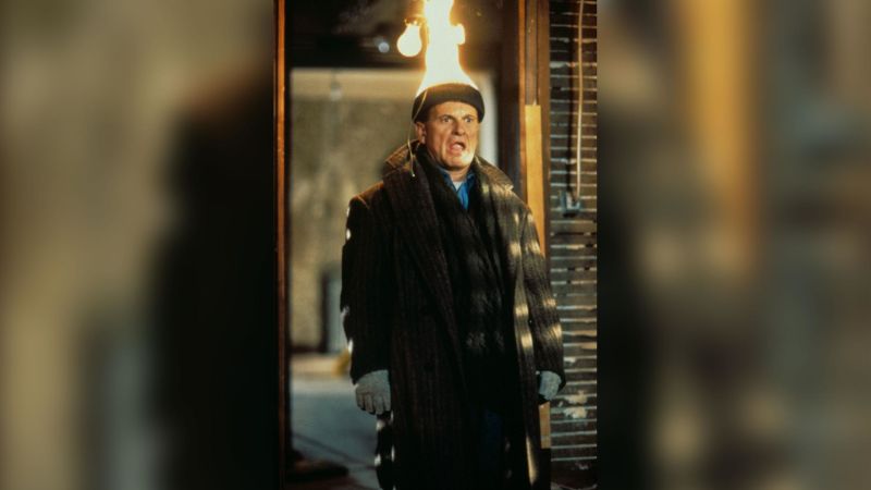 Joe Pesci dit que jouer Harry dans les films « Home Alone » a entraîné une douleur « sérieuse »