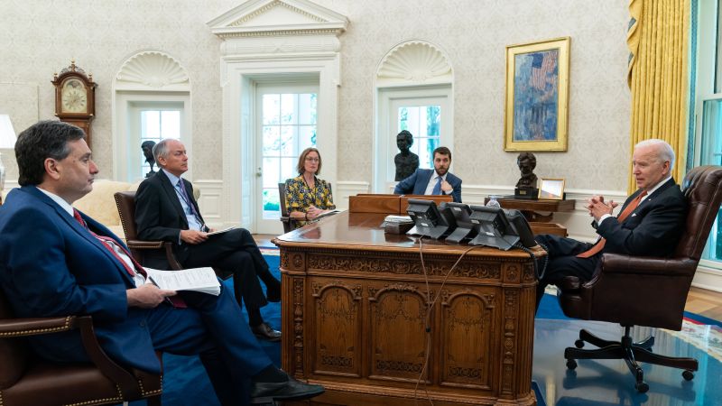 Rencontrez la femme qui dirige la séquence de victoires bipartites de Biden à Capitol Hill