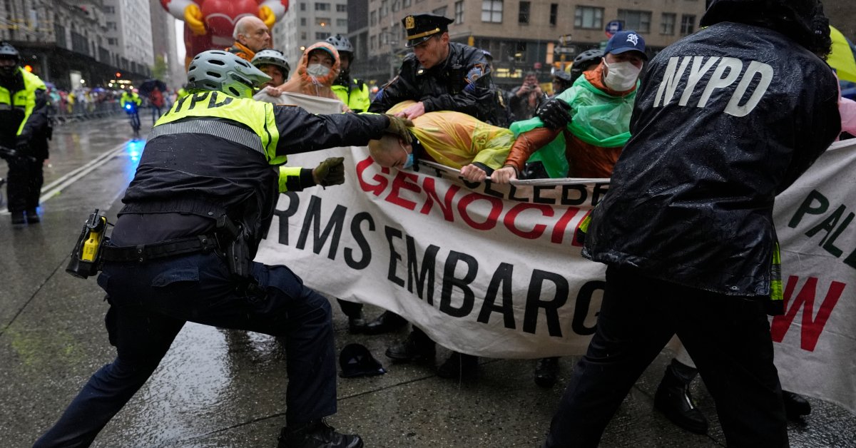 Macy’s Thanksgiving Day Parade ’24 : les manifestations mènent à des arrestations