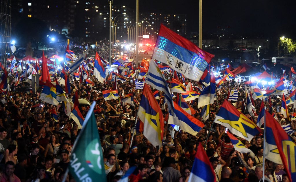 L’Uruguay élit le président de gauche Yamandú Orsi