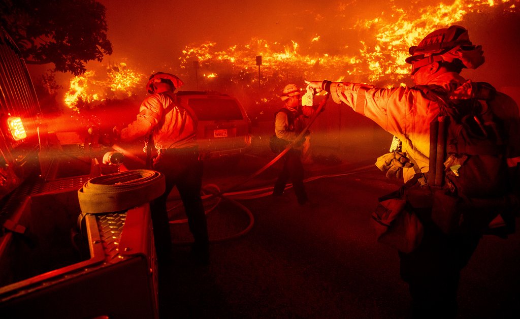 L’incendie de Malibu s’étend et des milliers de personnes sont évacuées