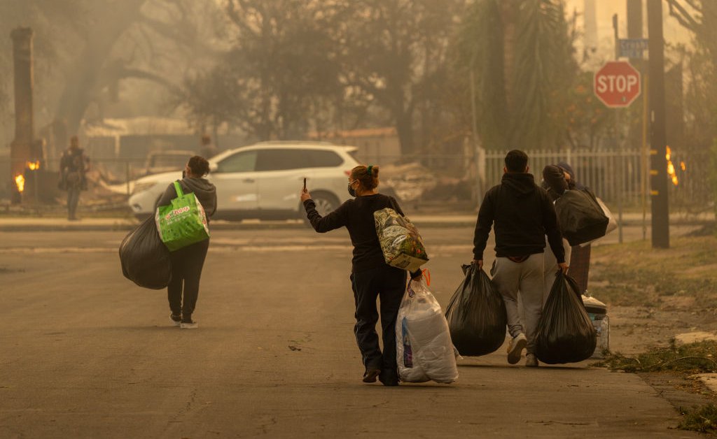 Au milieu des incendies à Los Angeles, une alerte d’évacuation erronée à l’échelle du comté alimente l’anxiété et la frustration